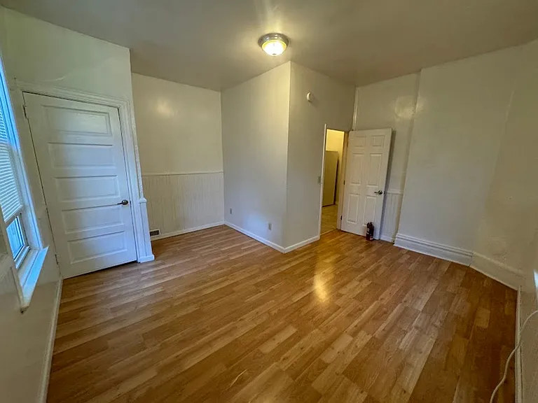 5526 Howe Street — Photo 13