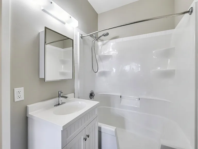 325 Lakeview Dr — Photo 18