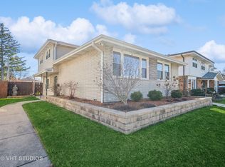 5617 W 99th Pl, Oak Lawn, IL