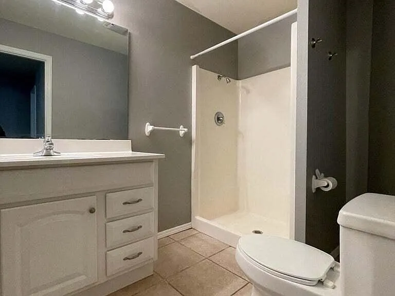 915 Briarview Dr — Photo 13