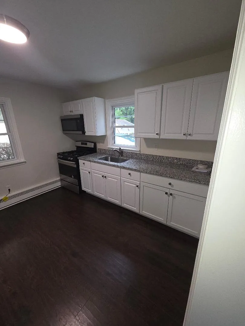 4 bed, 1400 sqft, $2,650 — Photo 3