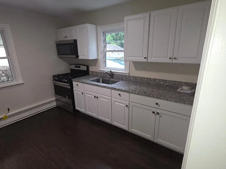 1005 Swarthmore Ave — Photo 3