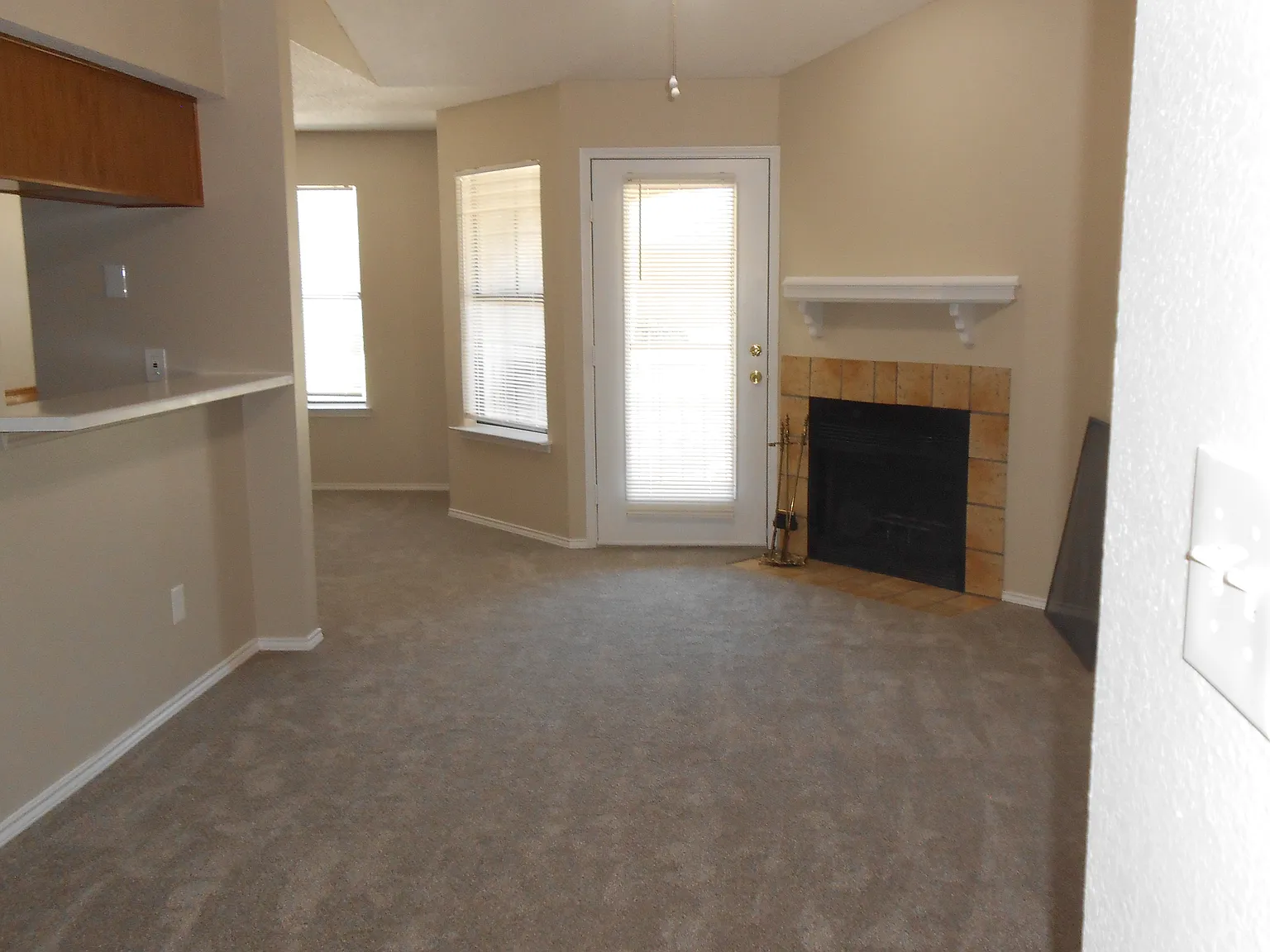 Hulen Heights Apartments — Photo 4