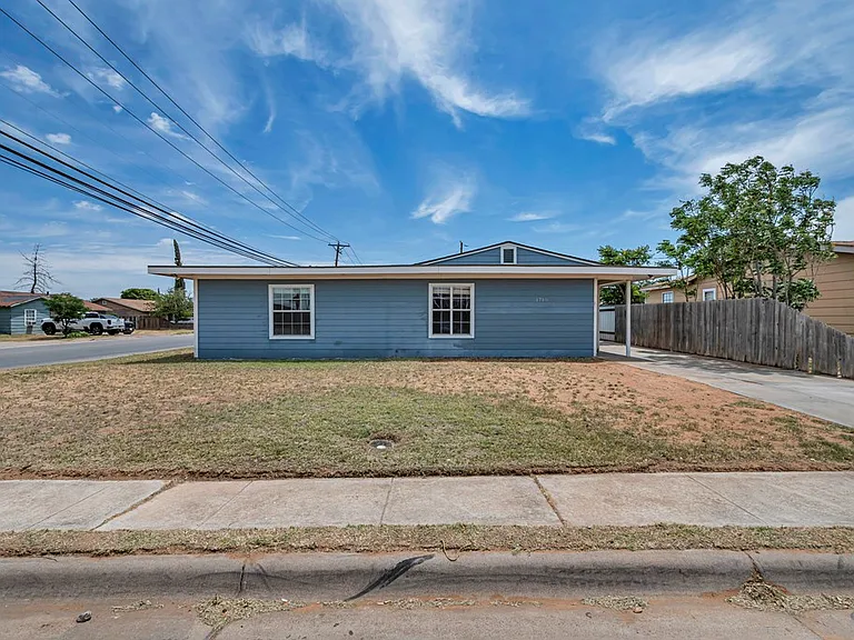 1710 N Weatherford St — Photo 4