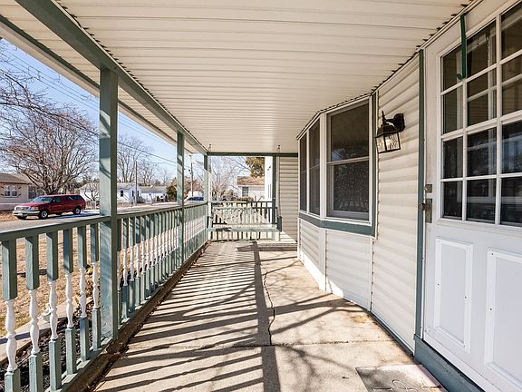4th image of 23 W Greenwood Ave