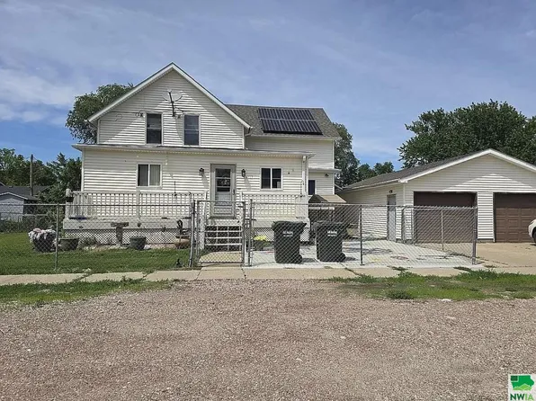 1713 Locust St, Dakota City, NE 68731