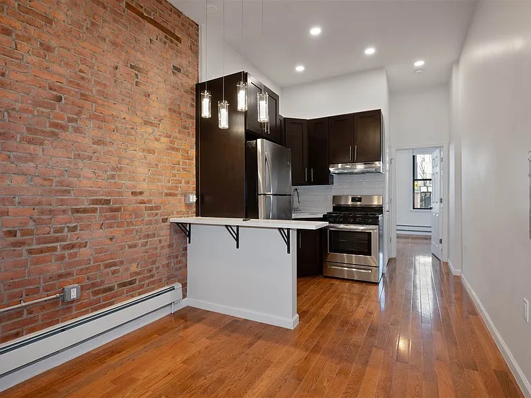 145 Brunswick St #1R — Photo 1
