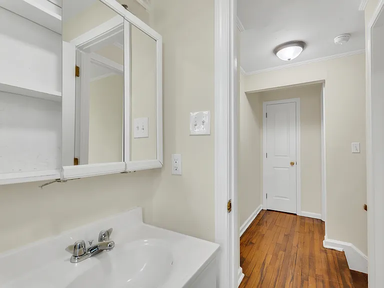 Savin Court Apartments — Photo 7