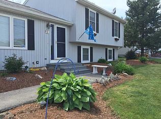 33 High Meadow Ct, Cranston, RI 02921