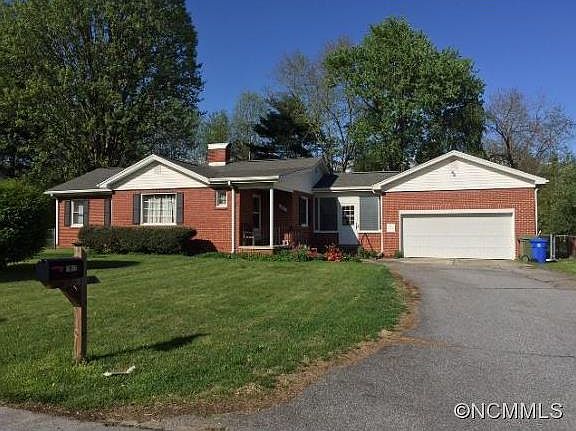2nd image of 1912 Arlington Pl