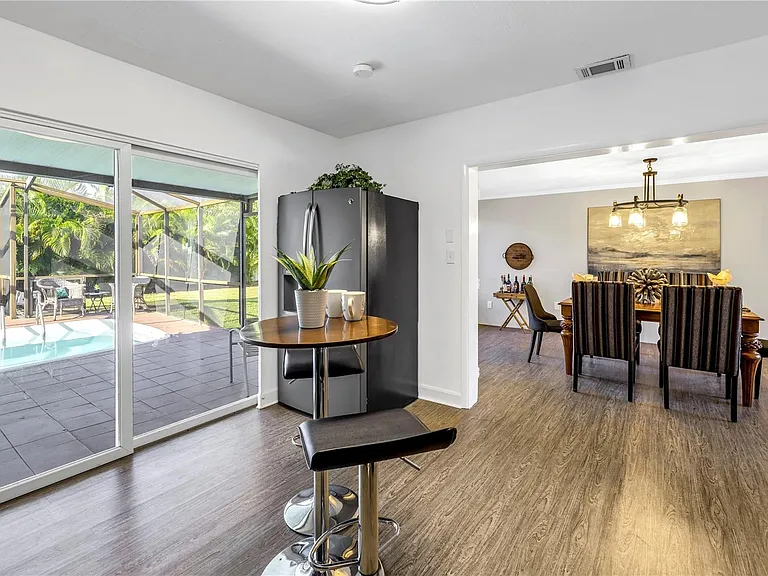 610 Cordova Blvd NE — Photo 12