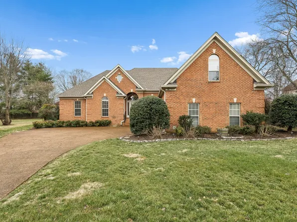 2409 Amber Glen Ct, Murfreesboro, TN 37128