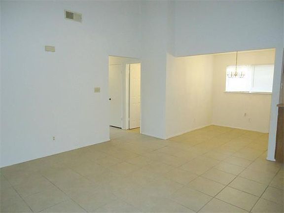 3rd image of 803 Sirocco Dr