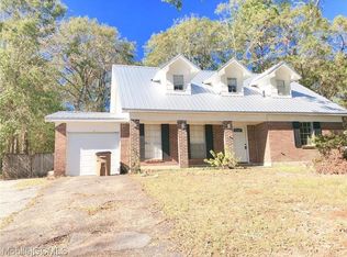 2704 Woodcliff Dr W, Mobile, AL 36693