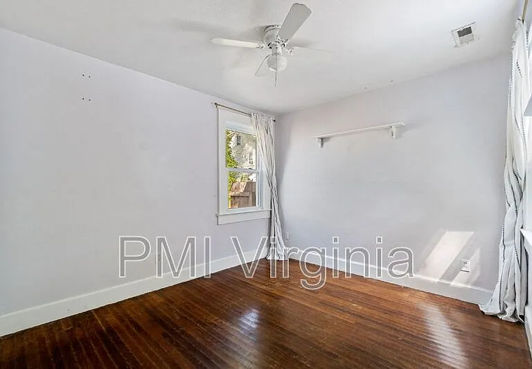 818 W 42nd St — Photo 15