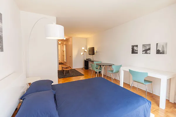 Rented by Solace SMC Inc | media 31