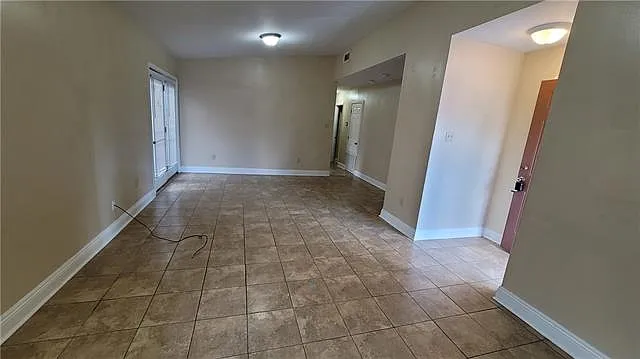 2 bed, 1.0 bath, 900 sqft, $1,100 — Photo 2