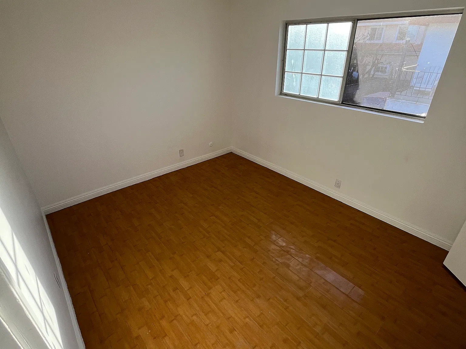 2 bed, 1000 sqft, $2,400 — Photo 4