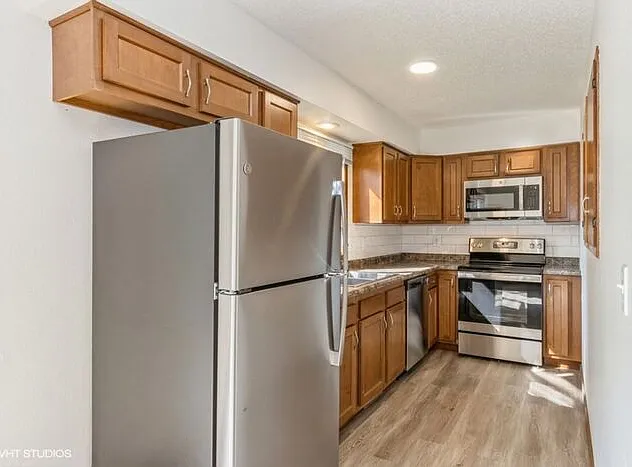 1359 Southview Cir — Photo 4