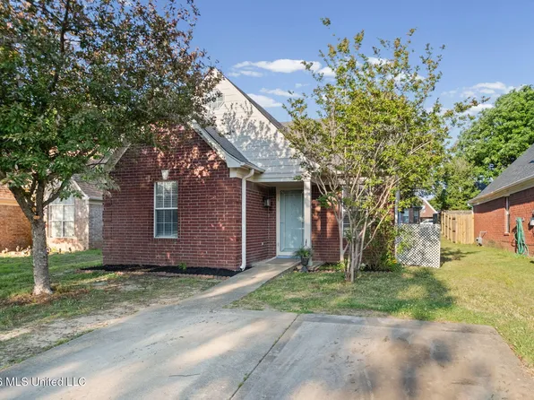8240 Cross Point Dr, Olive Branch, MS 38654