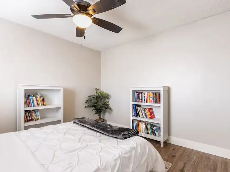 2123 Mary Way — Photo 32