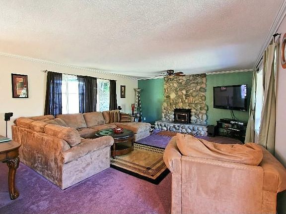 4th image of 22456 NE Ilafern Ln