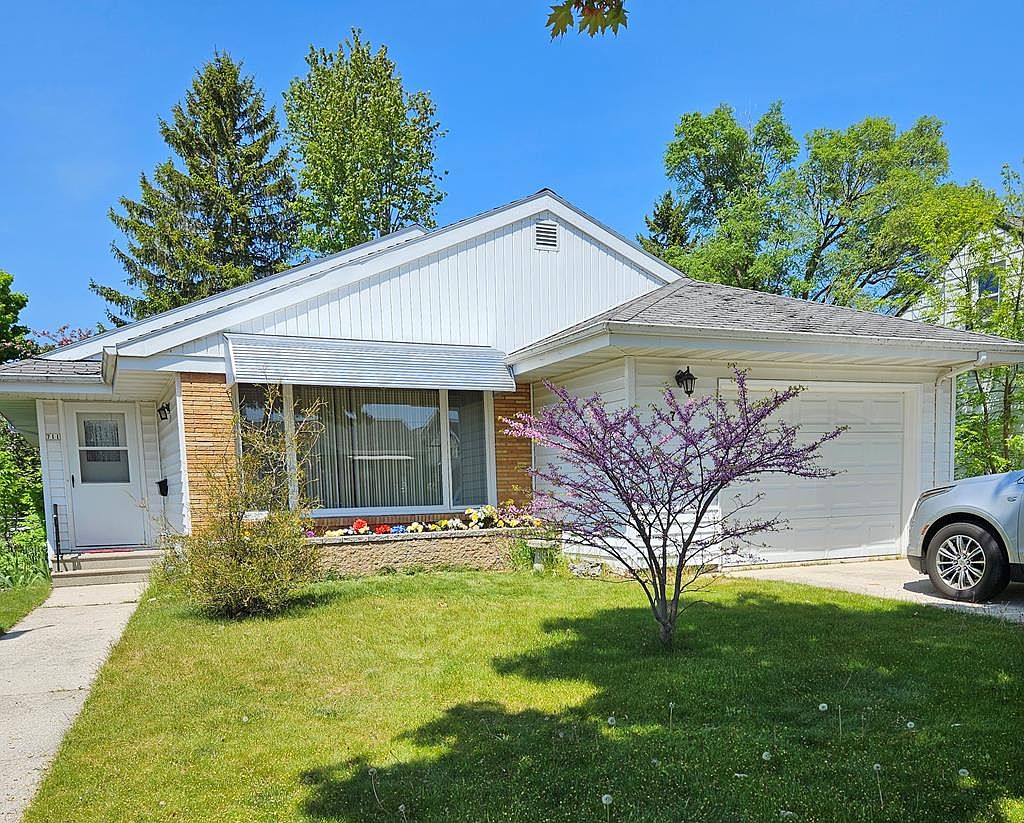 711 Adams St, Algoma, WI 54201 Zillow