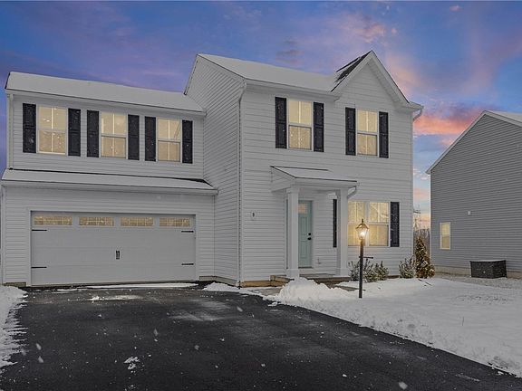 3rd image of 8 Trailhead Rd