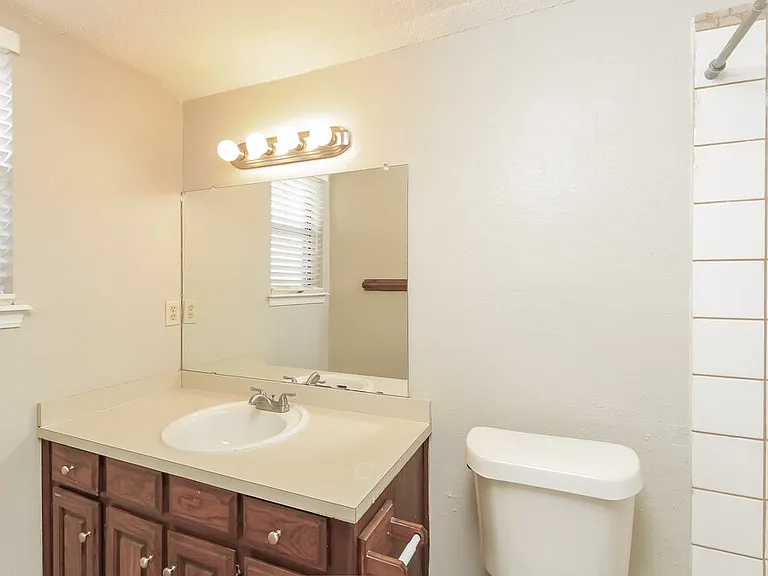 1808 SE 13th St — Photo 11