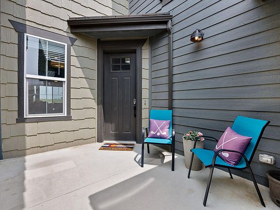 Entry way/front door