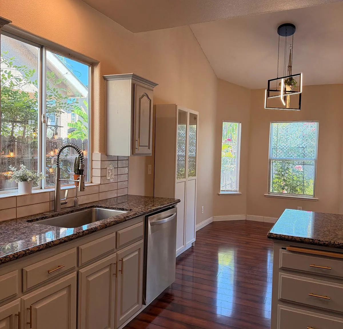 3 bed, 1868 sqft, $2,900 — Photo 4