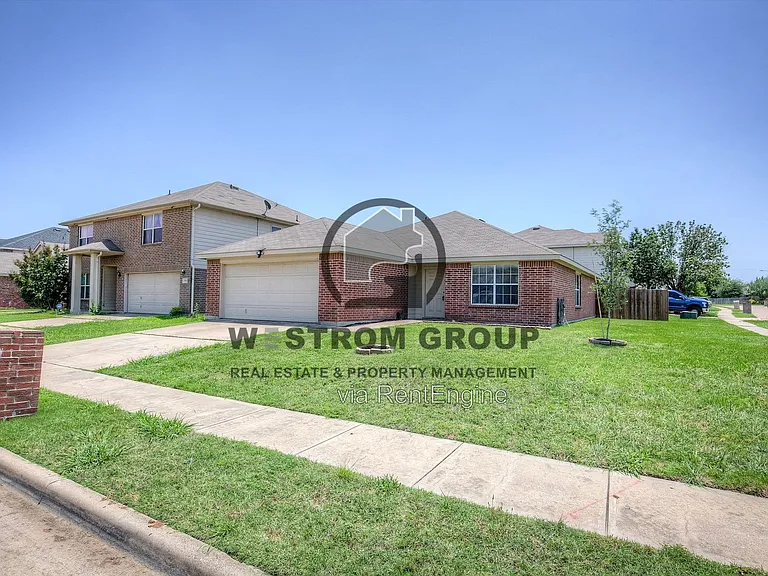 7000 Sylvan Meadows Dr — Photo 2