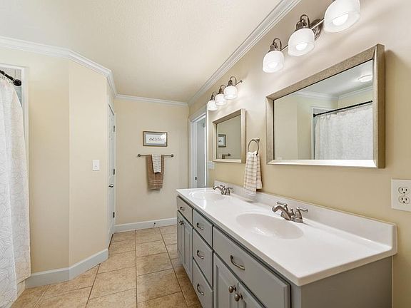 23rd image of 270 Ausburn Rd