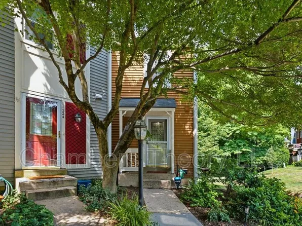 11222 Silentwood Ln, Reston, VA 20191