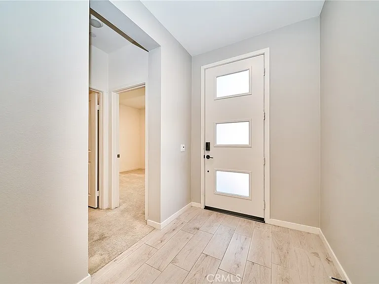 2622 E Embry Ln — Photo 15