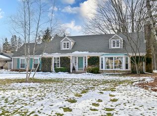 809 E Ravine Ln, Bayside, WI 53217