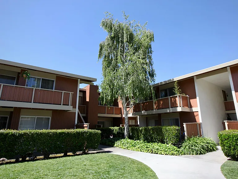 Oakridge Apartments — Photo 10