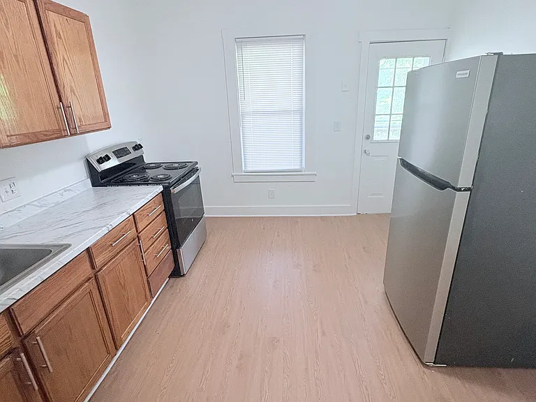82 Malden St #2R — Photo 9