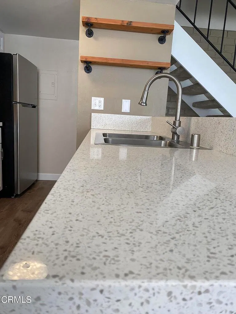 2 bed, 1.0 bath, 882 sqft, $2,700 — Photo 1