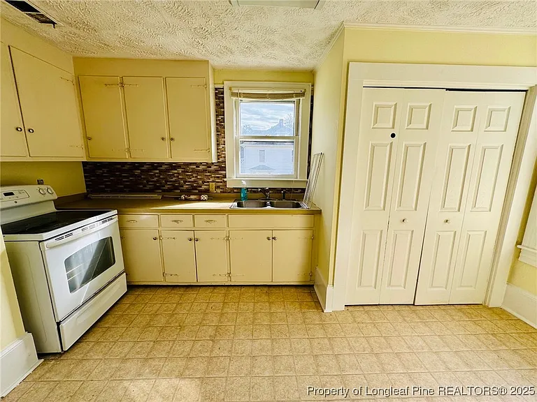 907 Caldwell St #B — Photo 10