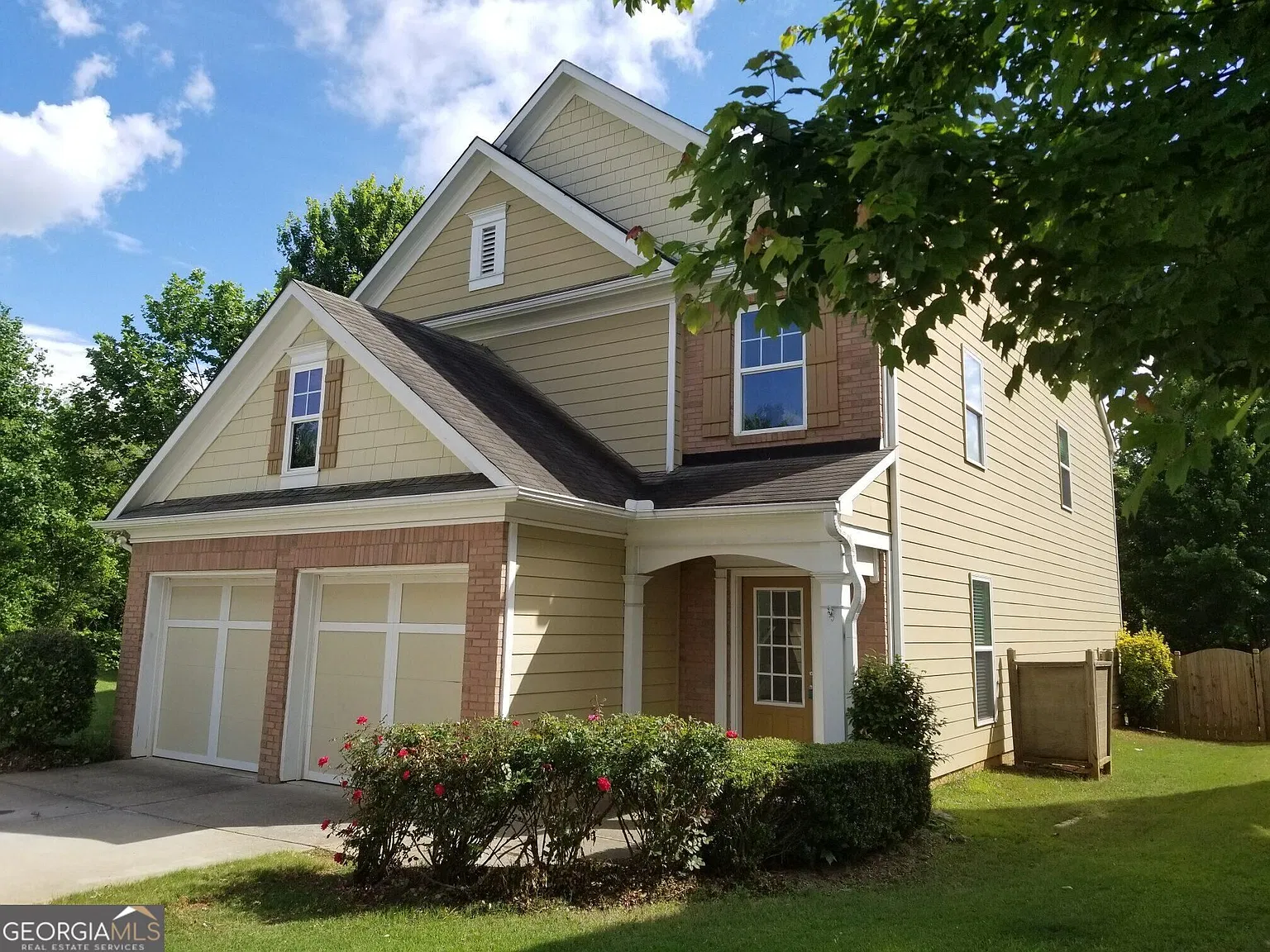 4 bed, 2.5 bath, 2038 sqft, $2,525 — Photo 2