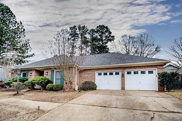 1st image of 324 Woodlands Dr