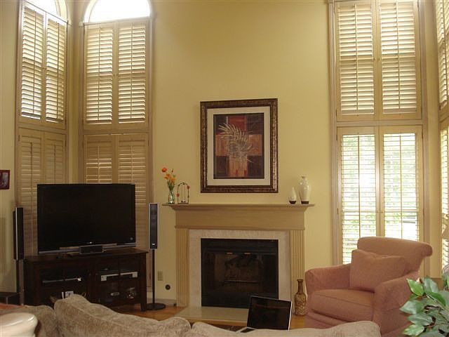 2nd image of 555 Bradbury Ln