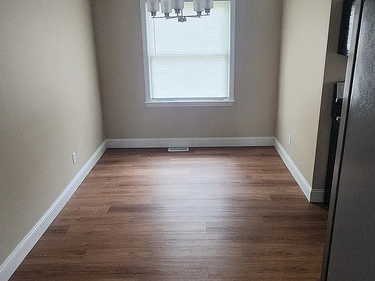 469 Locust Ave — Photo 9
