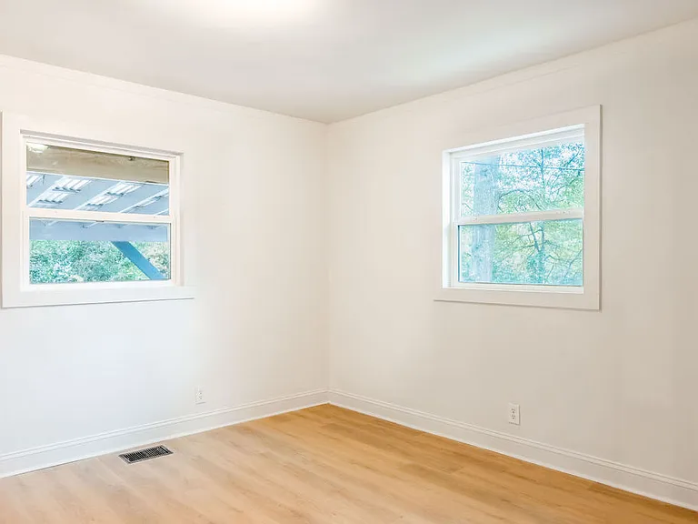 80 Menefee St — Photo 5