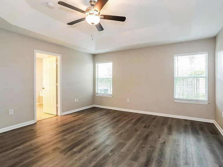 1306 Ardmore St — Photo 10