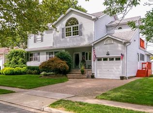 391 Briarwood Rd, Massapequa, NY 11758