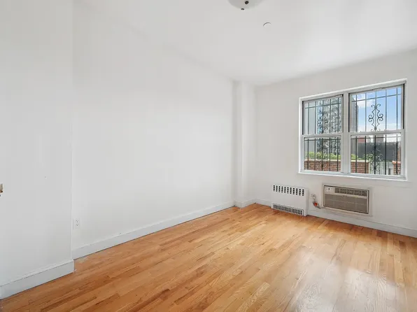 2294 Frederick Douglass Boulevard image 2 of 17