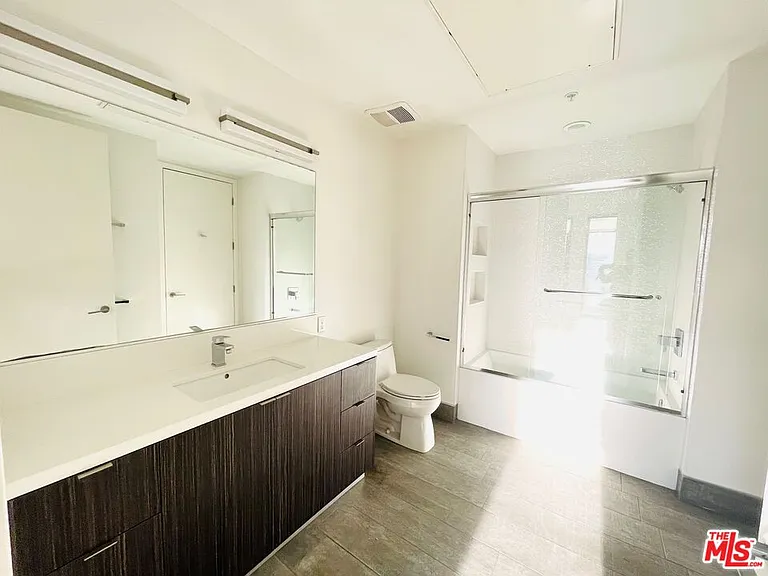 1122 Gayley Ave #408 — Photo 15