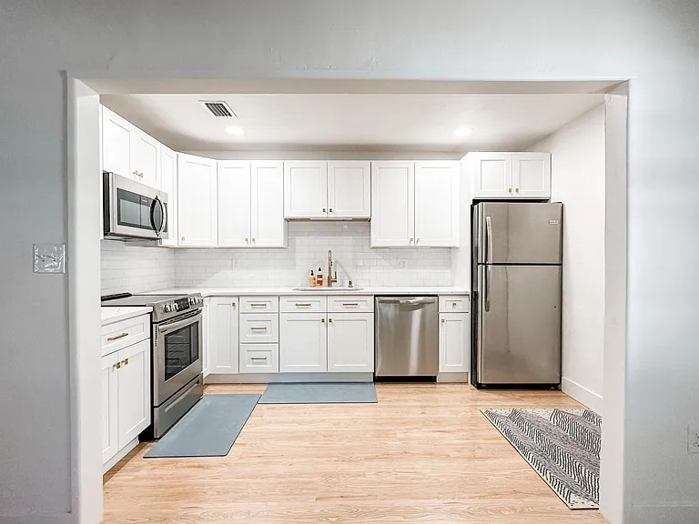 401 E Amelia Ave — Photo 14